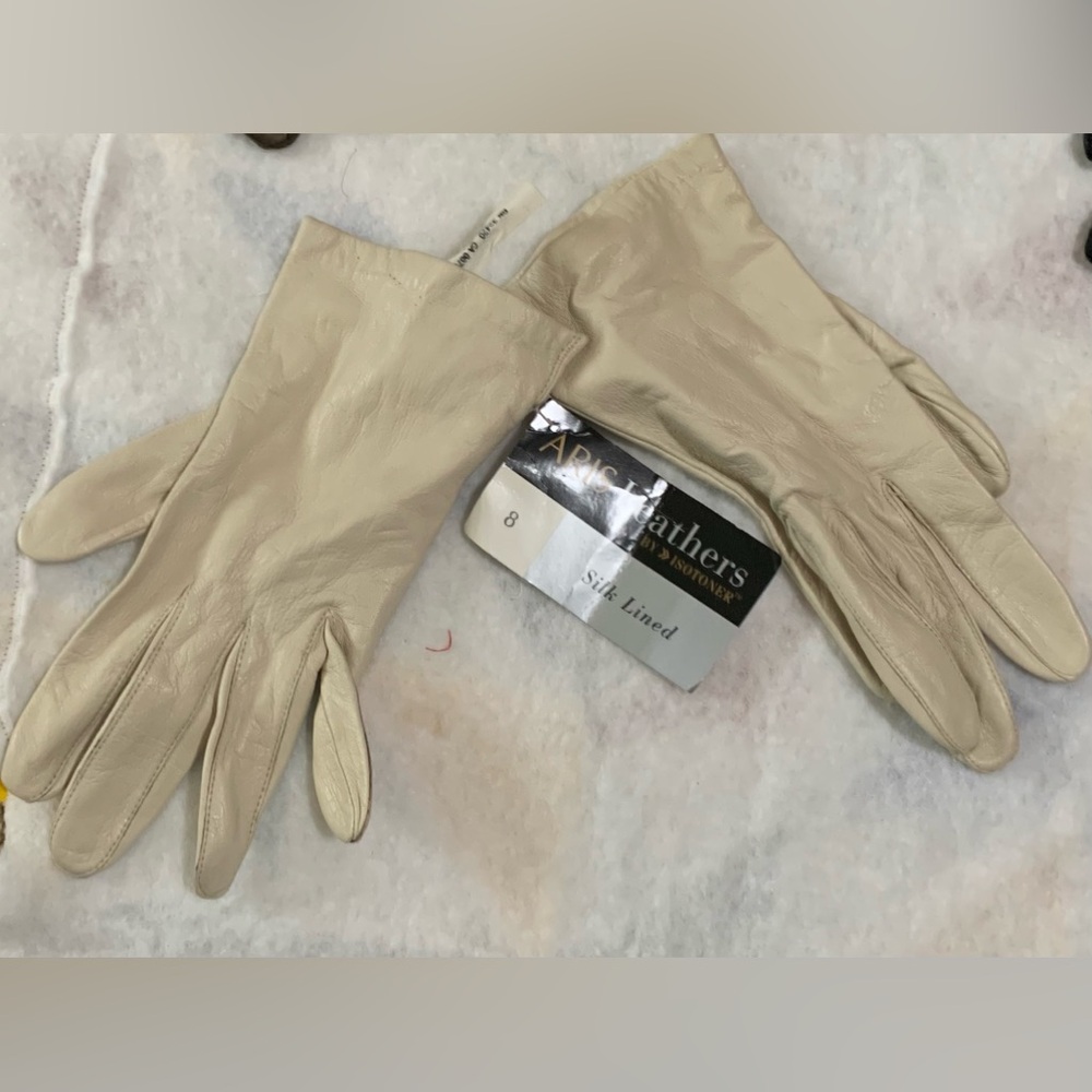 (4) medium/large pair of vintage leather gloves